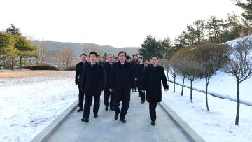 충남도의회, 청양(靑羊)의 해 을미년 새해 맞아 충령사 참배