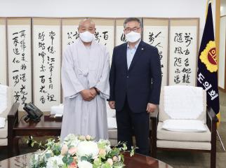 접견(수덕사 주지 스님)