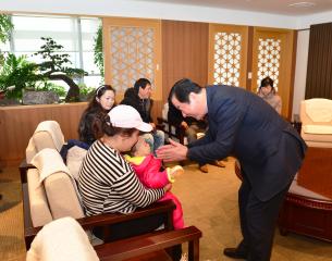 내포유치원 증축관련 이현정 학부모 일행 접견