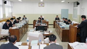 12.7 건설소방위원회의 소방본부 예산안 심의 장면