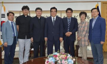 김춘오 대건고 교장 일행 접견