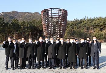 새해 첫 충혼탑 참배