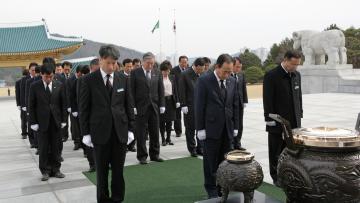 천안함용사순국 1주기 묘역참배