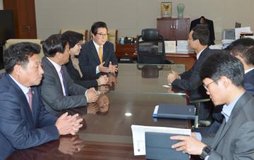 윤석우 의장 국토교통부 항의 방문