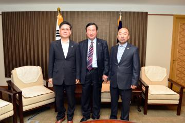 예산군 자유총연맹 회원 일행 의회청사 방문