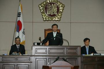 도의회의 새로운 수장으로 정순평 의원 선출