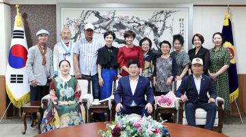 유관순 애국시단 회원 일행 접견