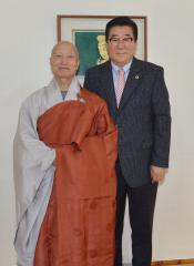 수덕사 방장 설정 스님 예방