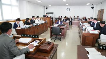 521회 임시회 문화복지위원회 조례안 및 추경예산안 심사중