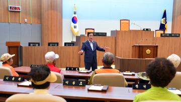 예산군 게이트볼 연합회 고덕분회 회원 일행 의회청사 방문