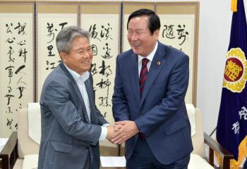 김기영 의장 오상영 하나은행 충청영업그룹대표 접견