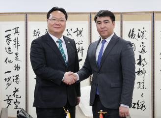 자나르 아카에프 키르키즈스탄 국회의원 접견