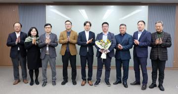 이 달의 우수직원 표창장 수여식(임성춘 주무관)