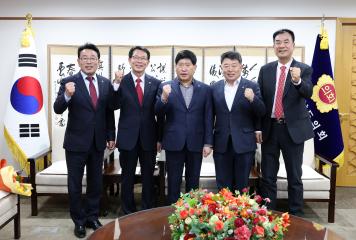 4.2 보궐선거 당선 도의원(당진2 이해선 의원) 접견 및 의원 뱃지 수여식