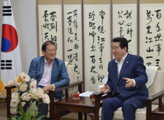 공주신문 진충현 씨 일행 접견