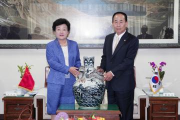 옌벤주인대상무위원회 방문