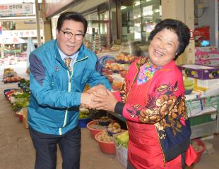 추석 앞두고 전통시장 방문