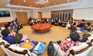 덕지초 총동문회 접견