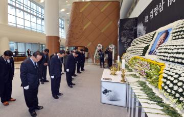 故 김영삼 전 대통령 분향소 조문