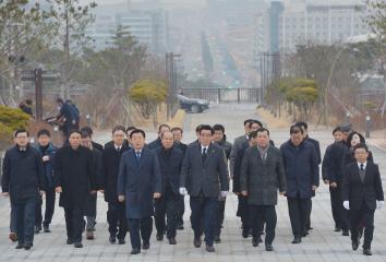 충남도의회 현충탑 참배