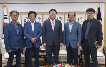 공무국외 출장 심의위원회 감사패 전달