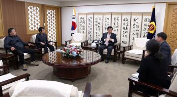 공주시 이영보씨 일행 접견