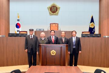 부여군 유익렬 유림회장 일행 의회청사 방문