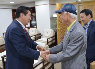 전용설 전 도의원 일행 접견