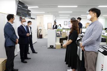 김명선 의장 의회사무처 각 담당관실 전문위원실 방문